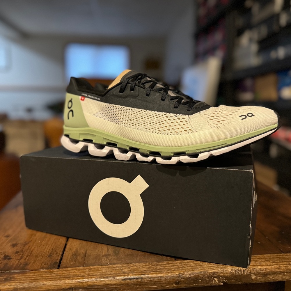 On Cloud Boom Carbon Speedboard running shoe NEW with box